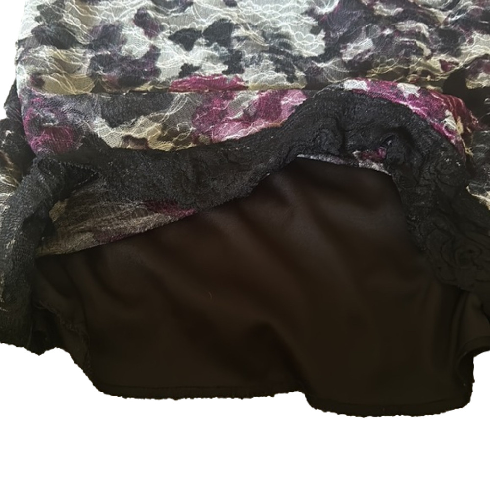 Maurice’s lined cami with patterned lace overlay. - Picture 4 of 5